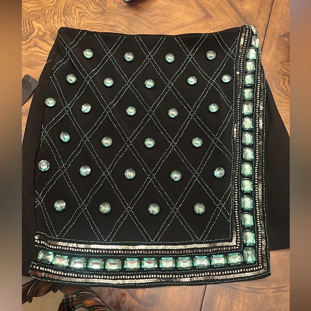 Bebe black skirt with emerald colored crystals nwt size 8